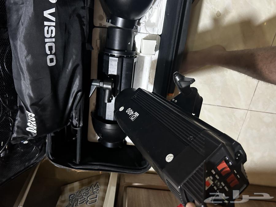 اضاءة قوة 400 للبيع معها كامل ملحقاتها وشنطة خاص فيها64530968561409114