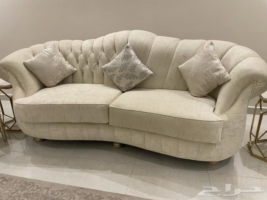 كنب للبيع مع طقم طاولات64534375757571114