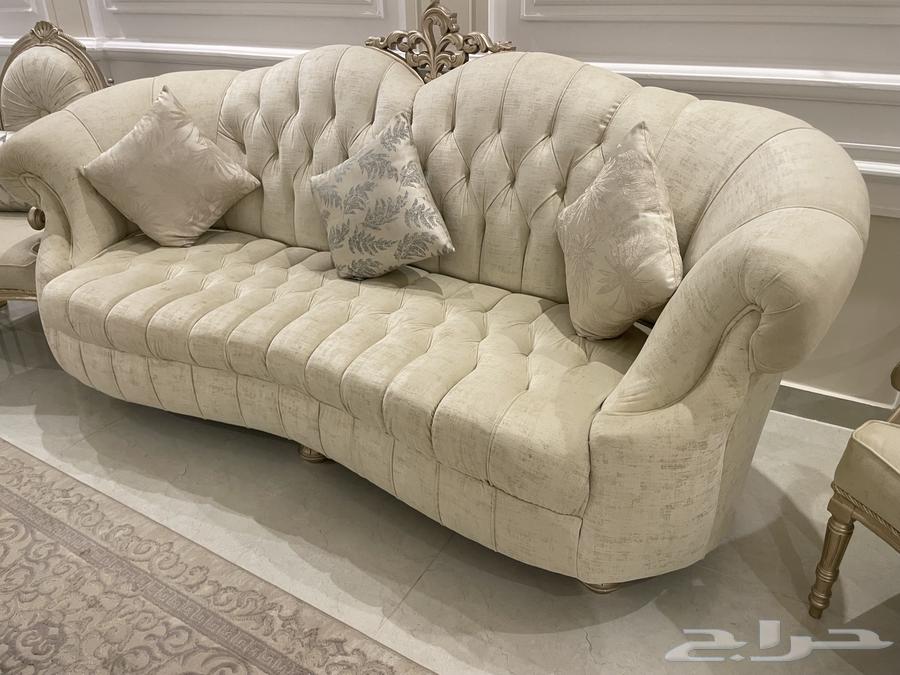 كنب للبيع مع طقم طاولات64534375757571112