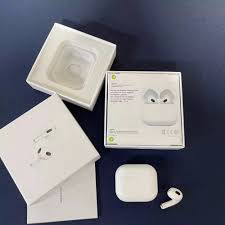 سماعة ايربودز الجيل الثالث اصلية من شركة آبل عالسوم64528393987075110