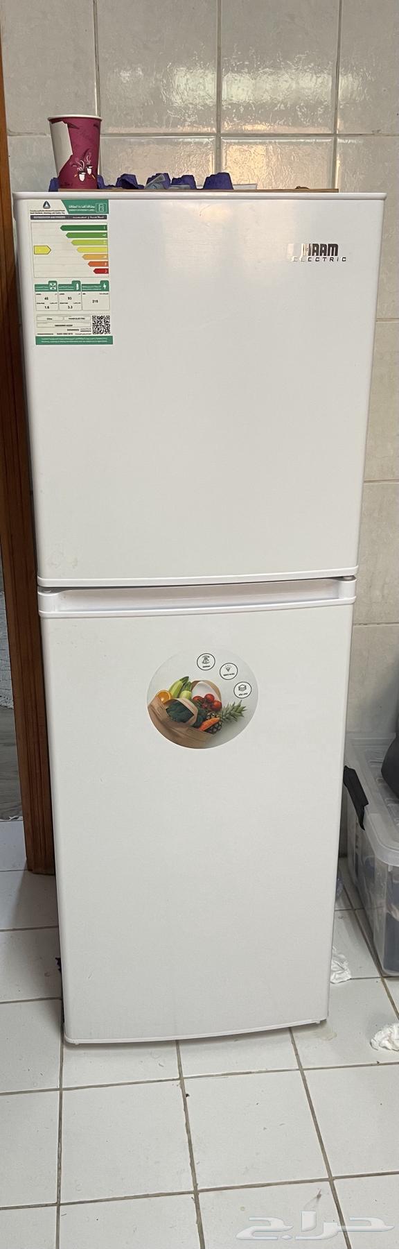 A new refrigerator that hasn't been used much64531901819523110