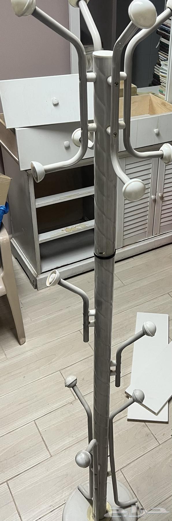 علاقة ملابس للبيع لاعلى سوم.64530275972609110