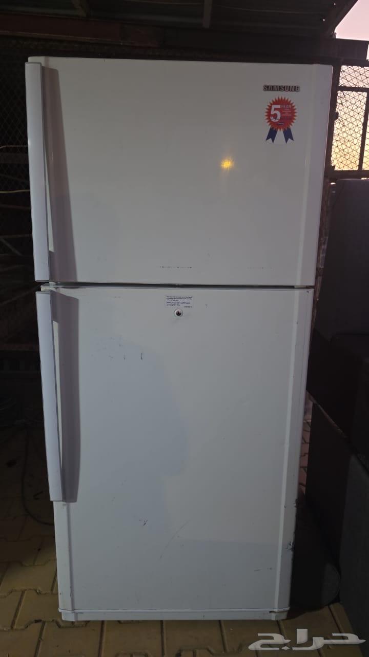 Three refrigerators with specifications on display64532719595265114