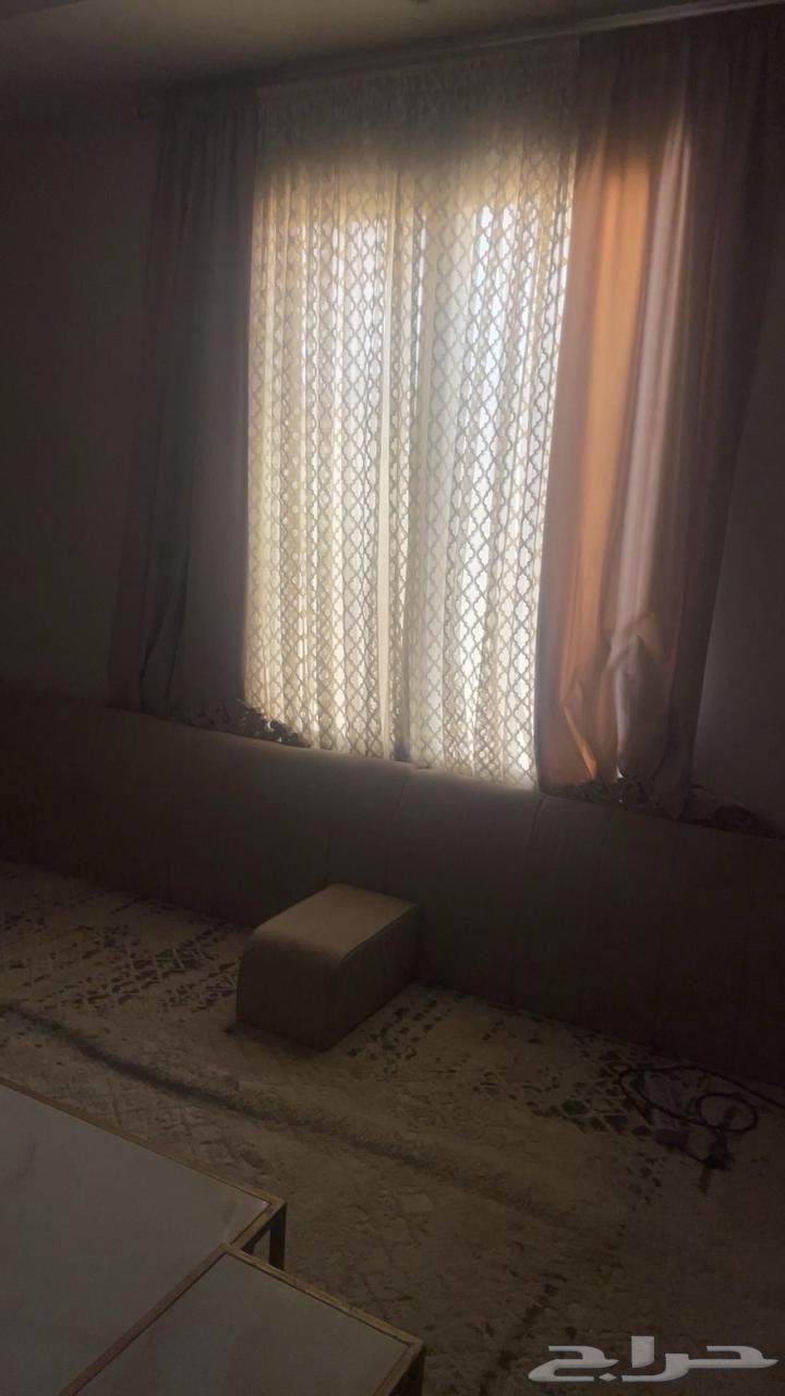 A clean and new chandelier with a star64530233747075112