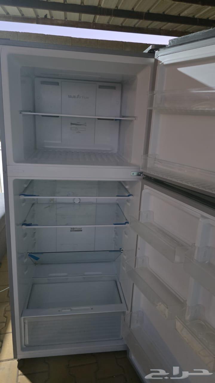 Three refrigerators with specifications on display64532719595265113