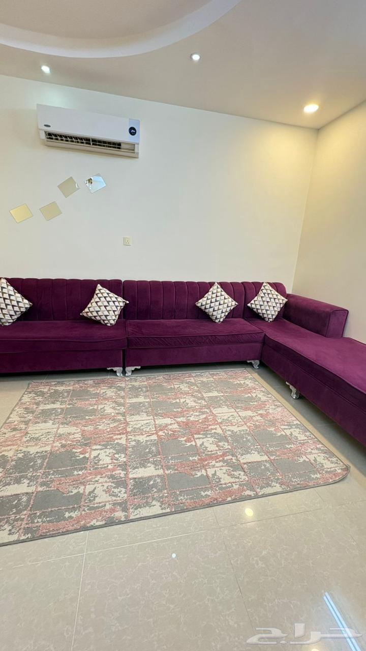 L-shaped sofa with very clean cushion, contact via WhatsApp at number64527927749377111