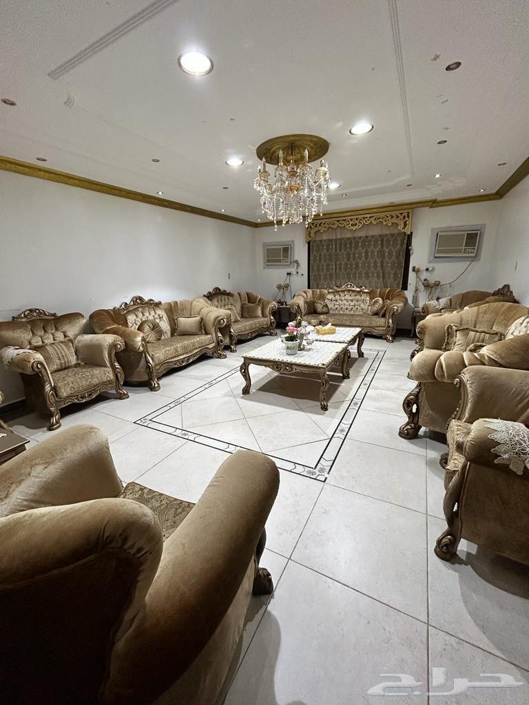Luxurious sofa set for sale in average condition64527123208321110