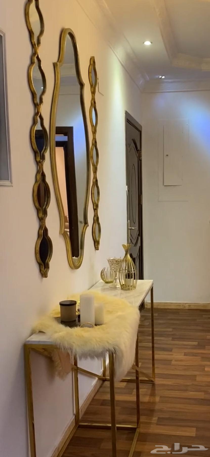 Marble entrance with 3 mirrors64527164571139112