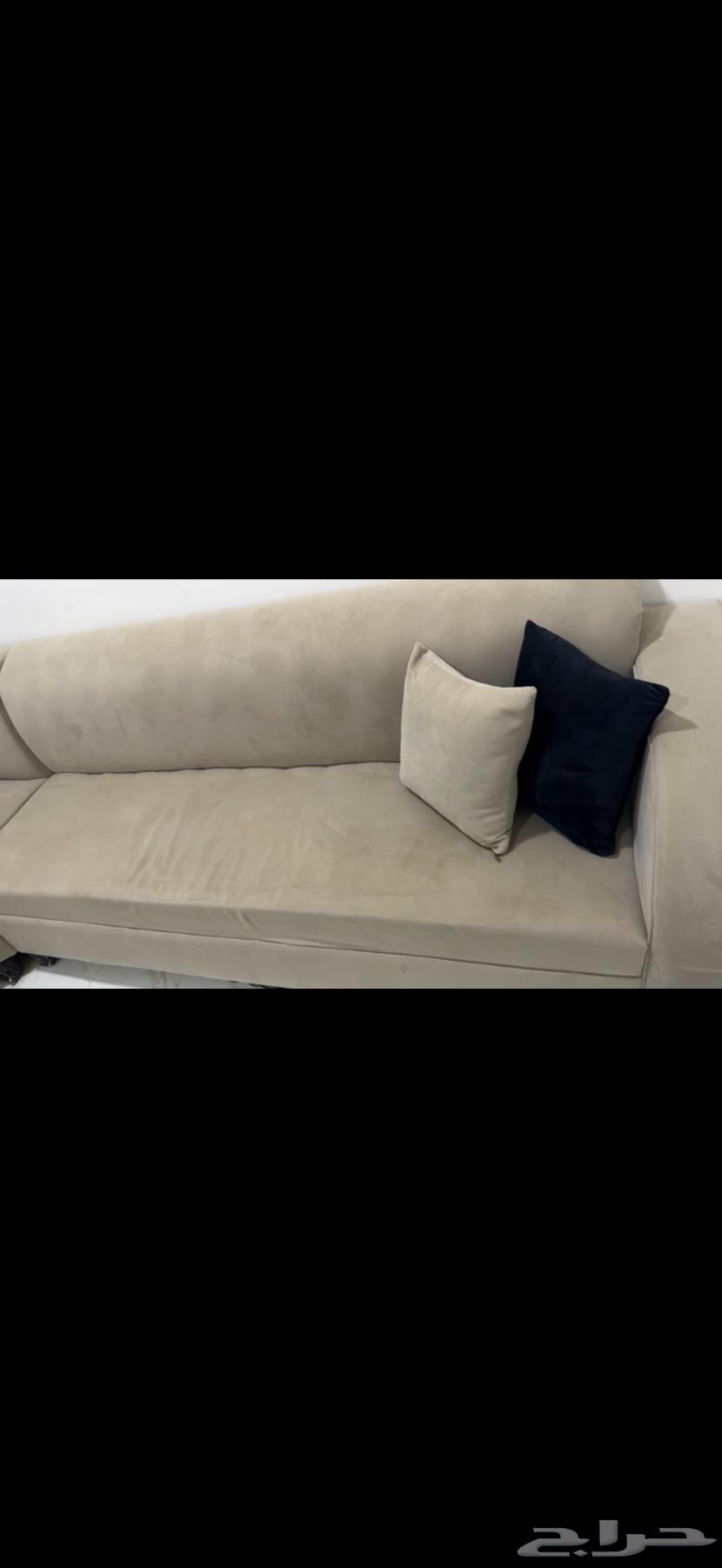 L-shaped sofa64534359468674111