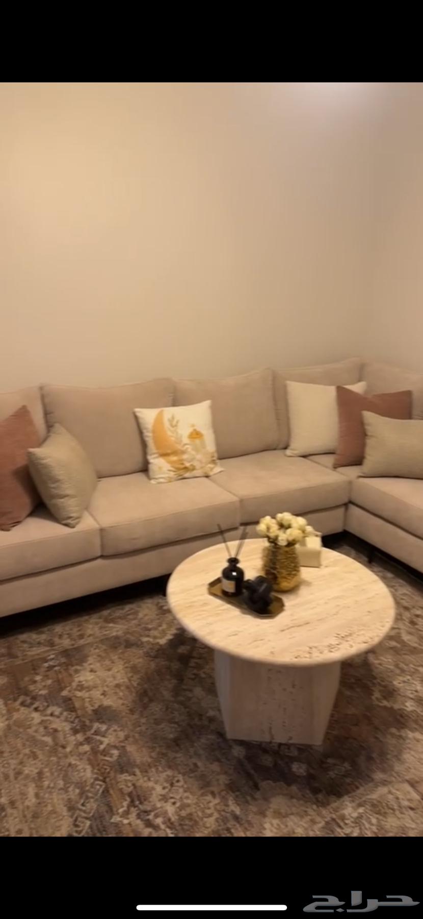 L-shaped sofa64527970024578112