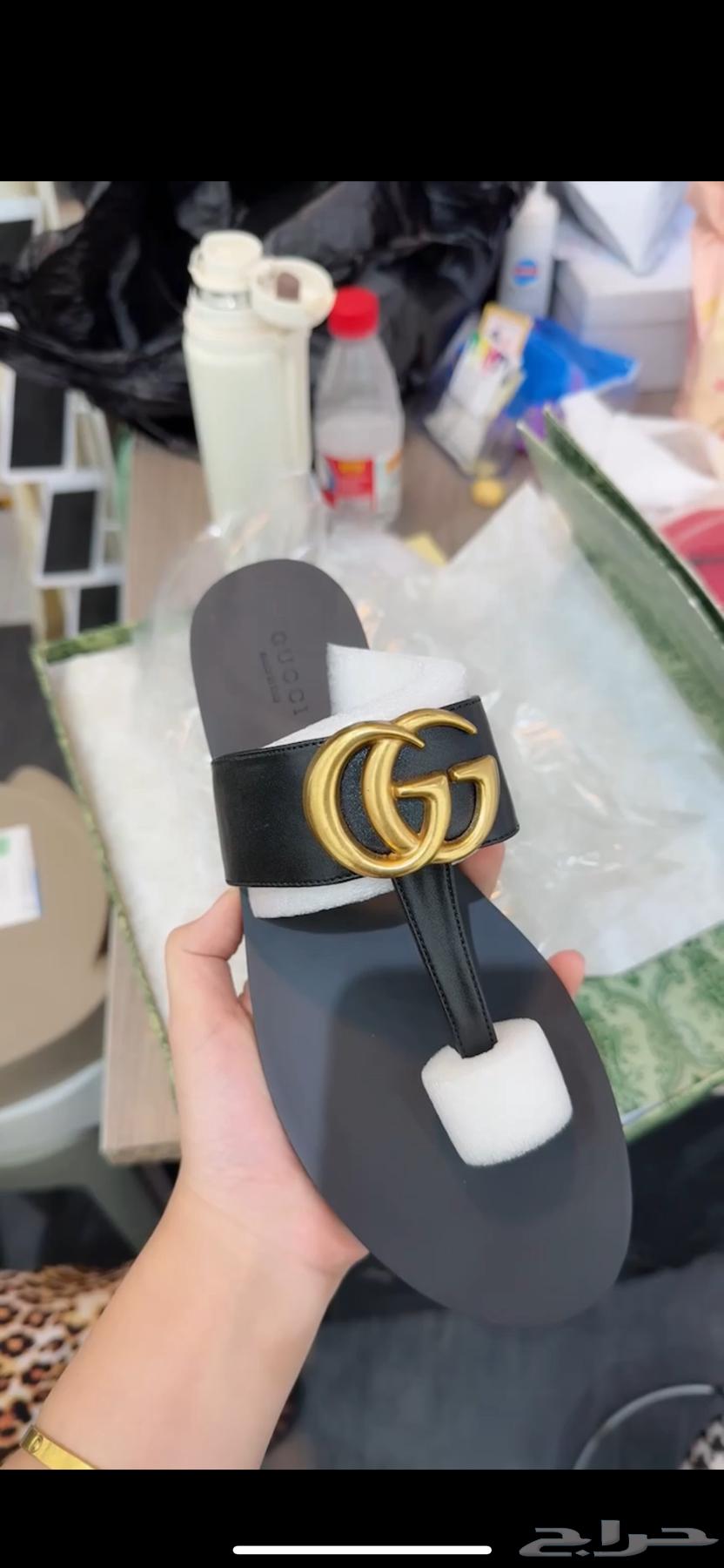 غوتشي صندل مارمونت جلد أسود بشعار GG64528478960385110