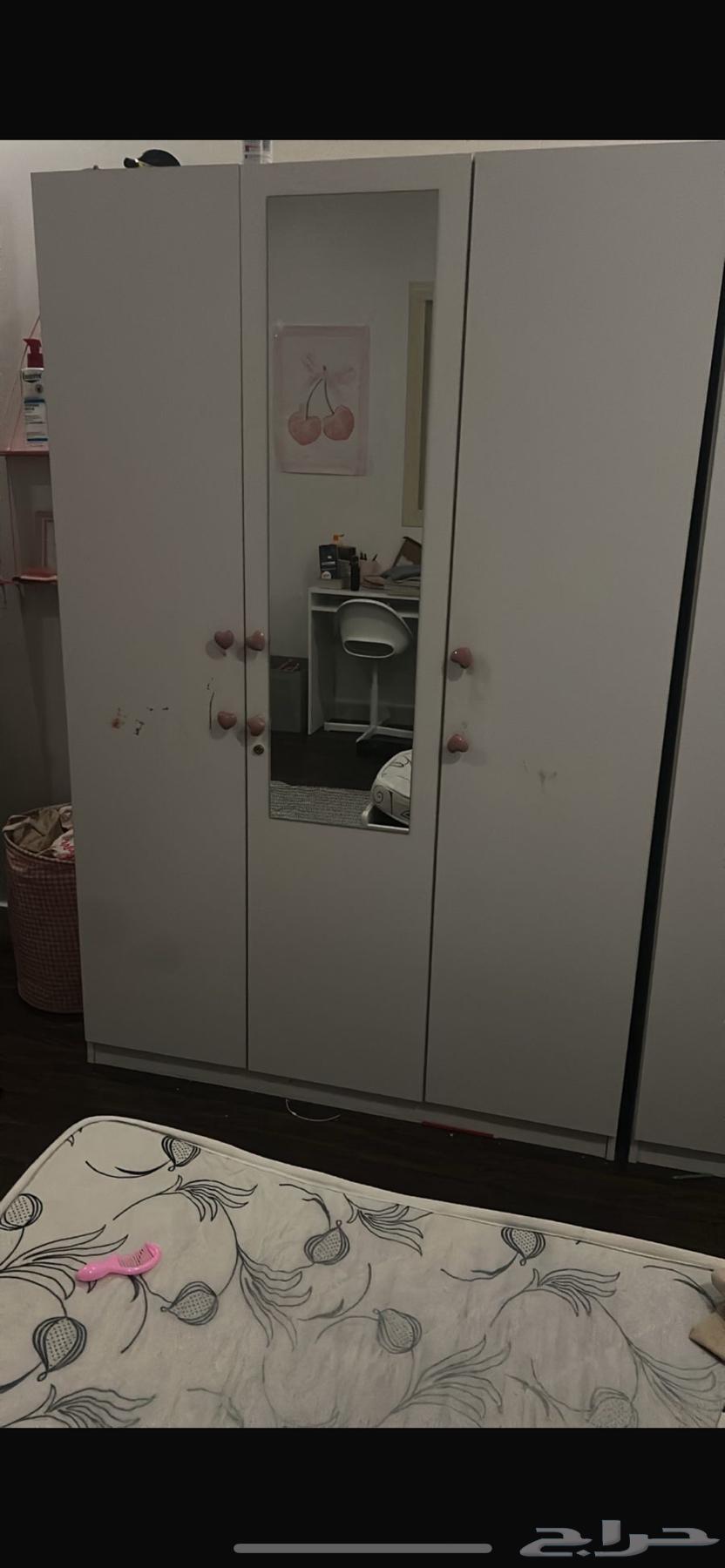 Two cabinets from Home Box64528295025026110