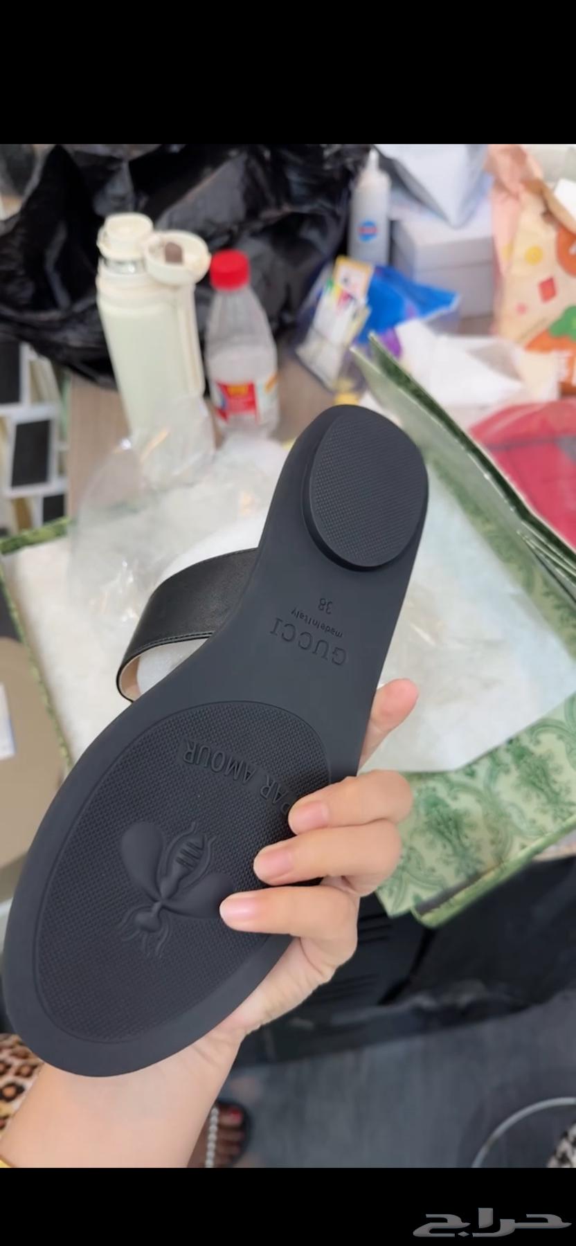 غوتشي صندل مارمونت جلد أسود بشعار GG64528478960385112