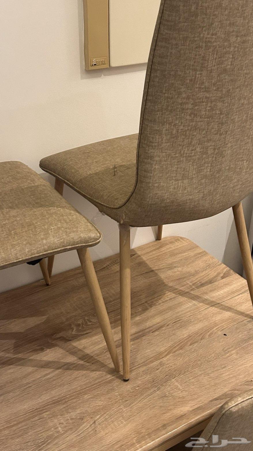 طاولة وعلاقة ملابس64529093096577113