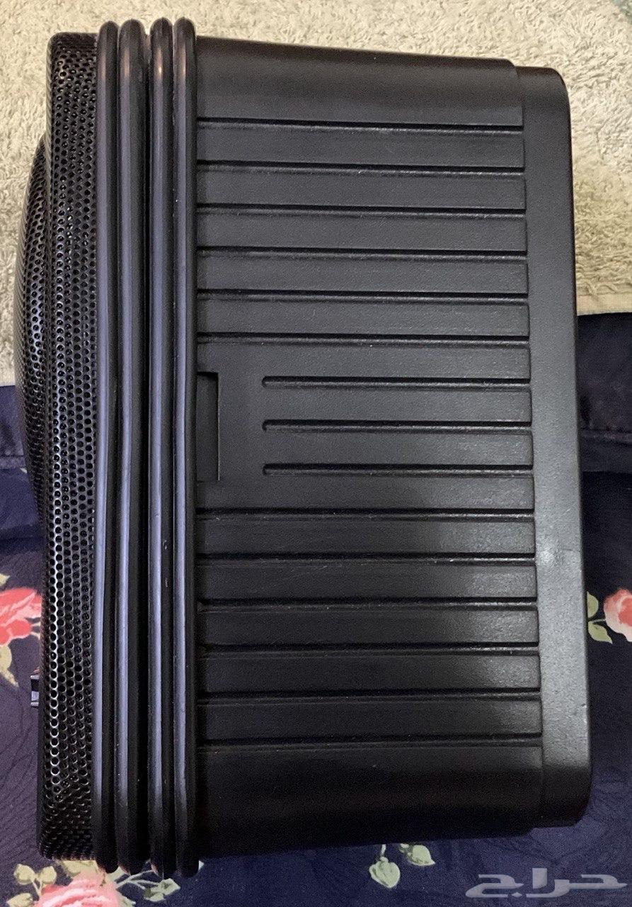 Speaker with power amplifier64531915980931111