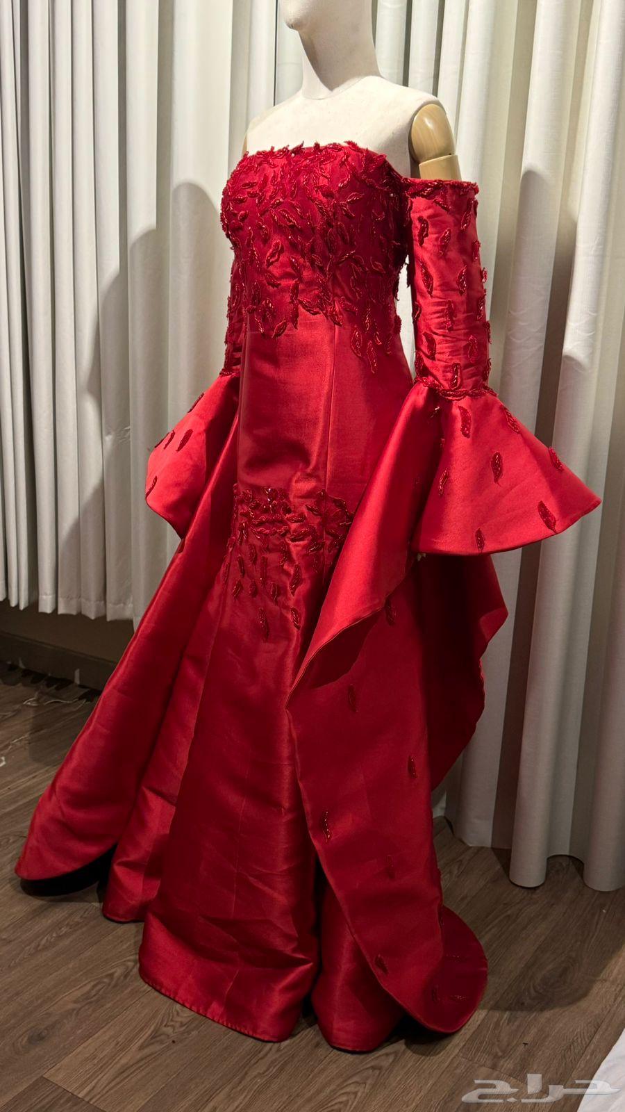 فستان من تصميم نواهل العبدالله مستخدم مره واحده بالف64527683973122112