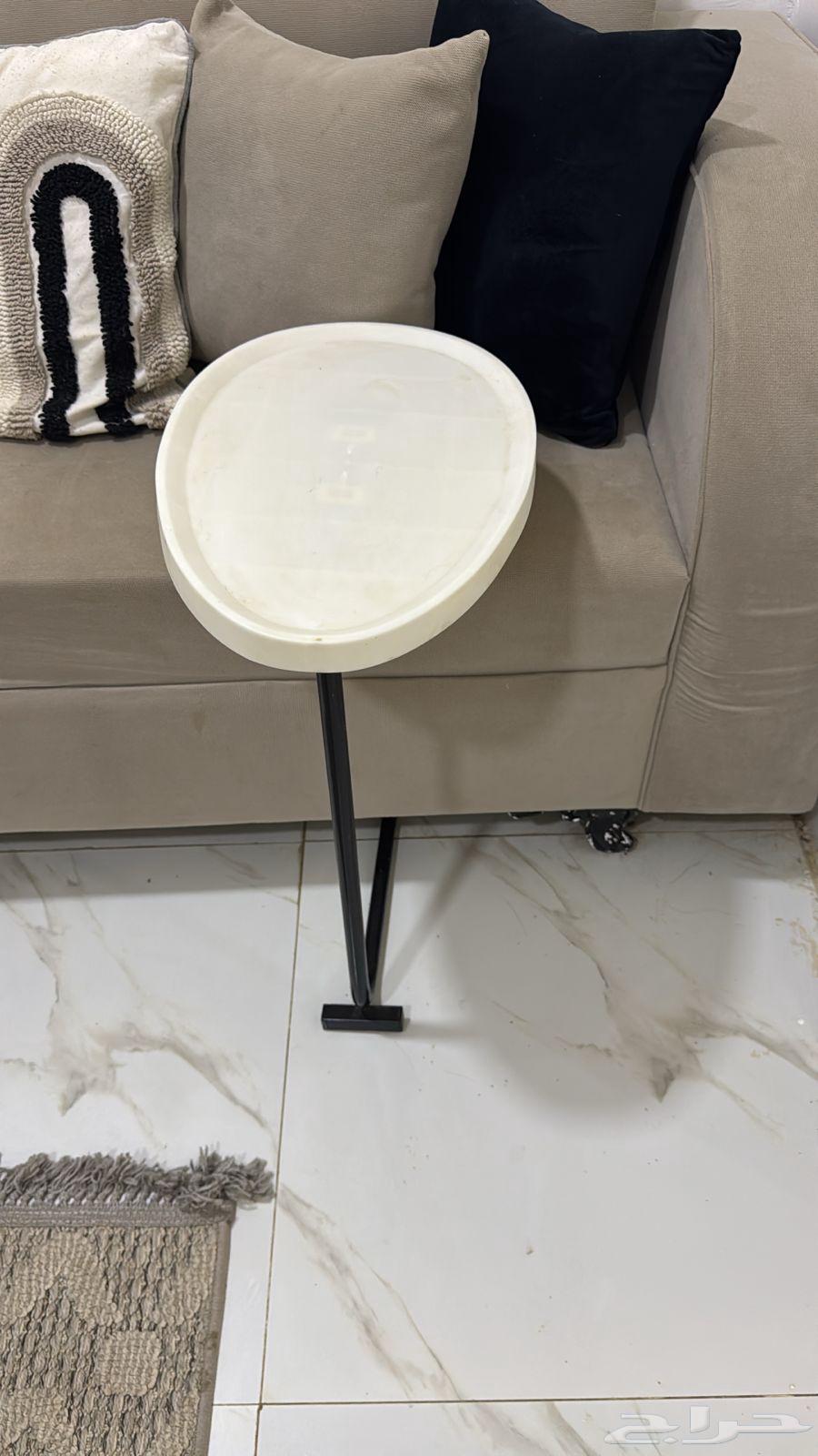 L-shaped sofa64534359468674114