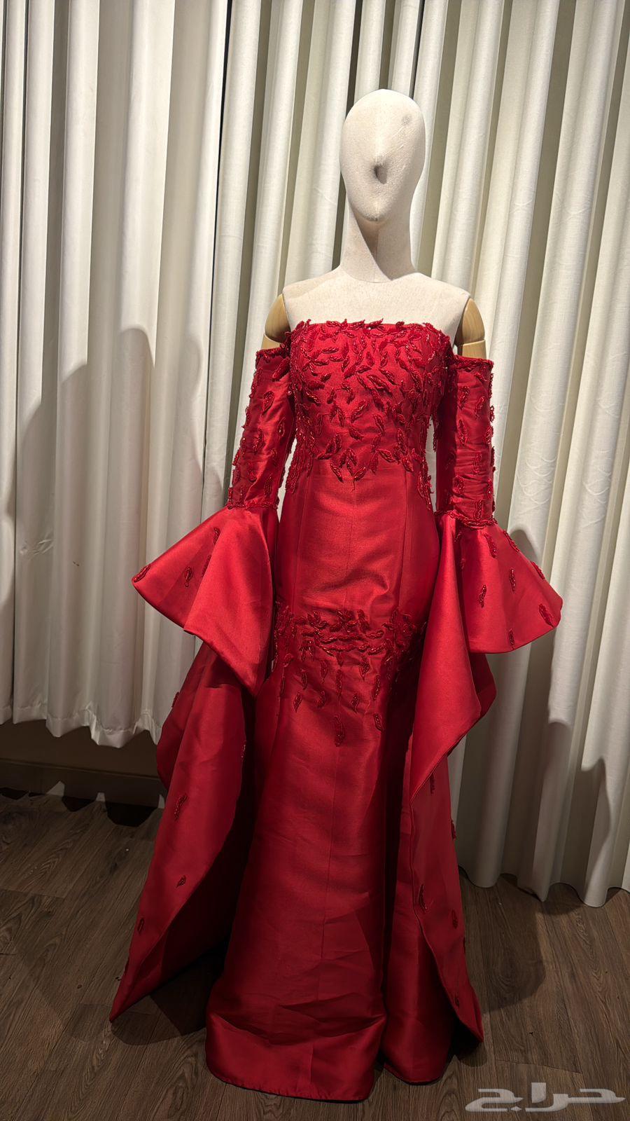 فستان من تصميم نواهل العبدالله مستخدم مره واحده بالف64527683973122111