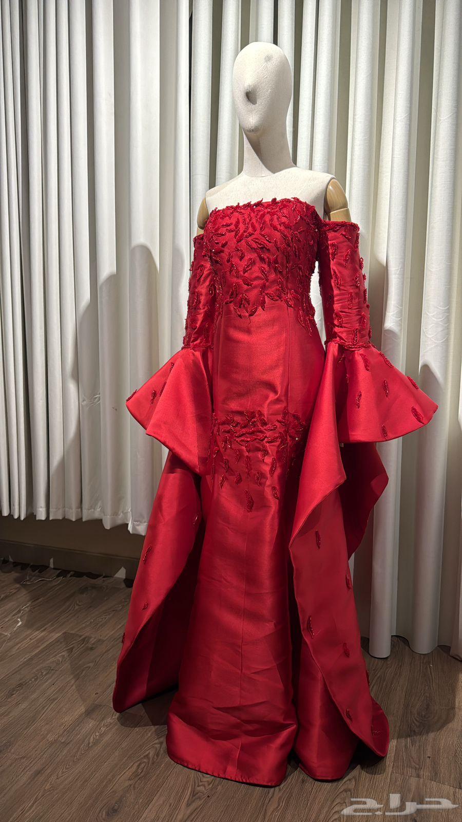 فستان من تصميم نواهل العبدالله مستخدم مره واحده بالف64527683973122110