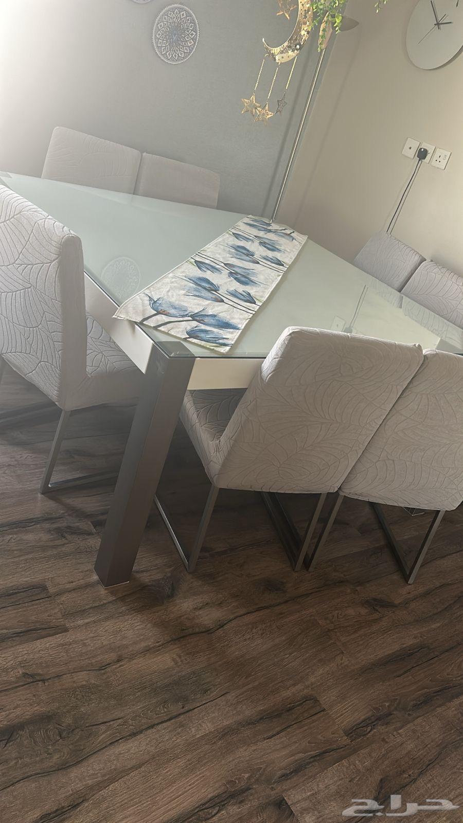 Dining table64534375750145110