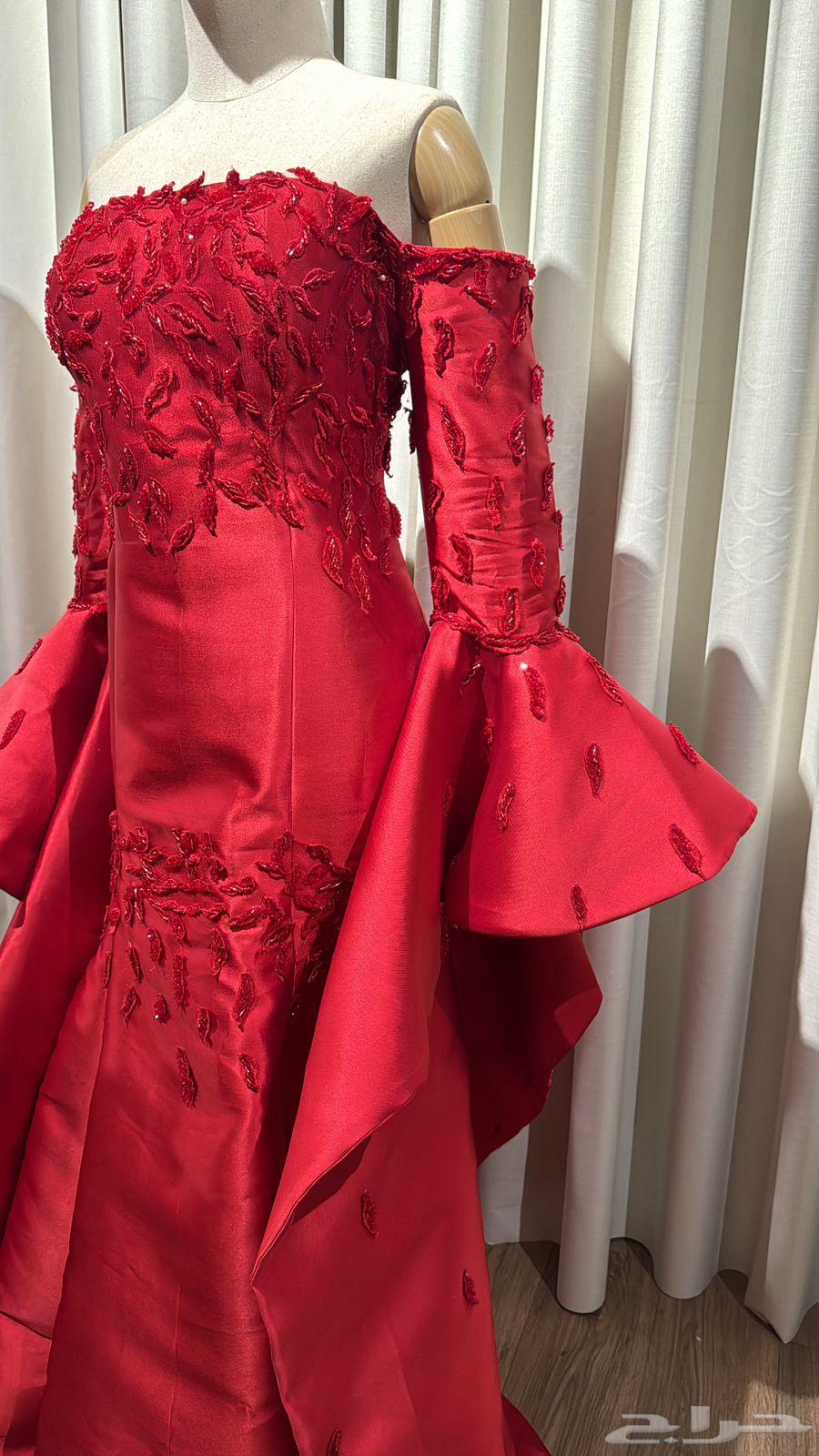 فستان من تصميم نواهل العبدالله مستخدم مره واحده بالف64527683973122114