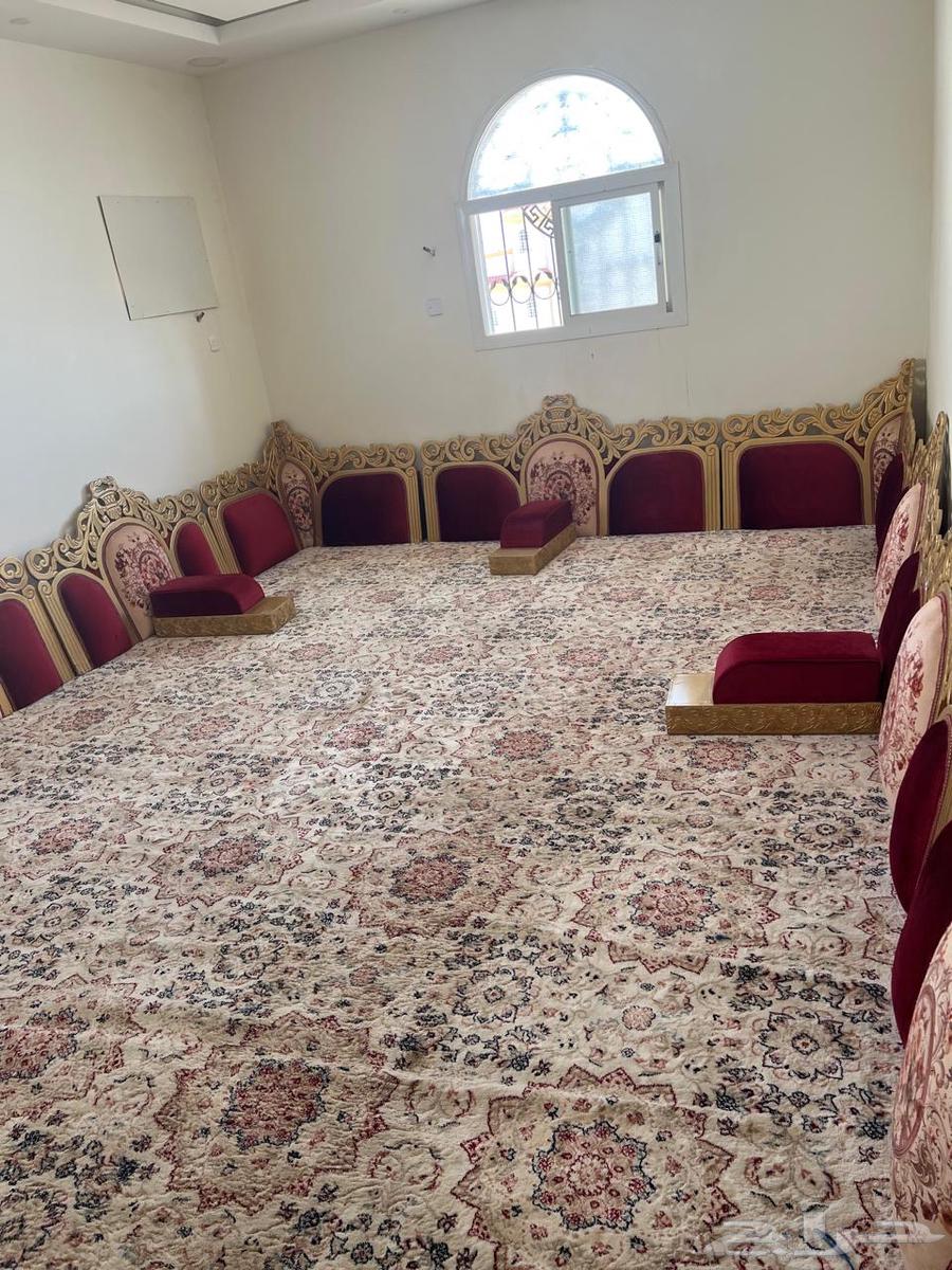 Clean majlis for sale, very clean 900 with condition and the upholstery is clean64529952914305113