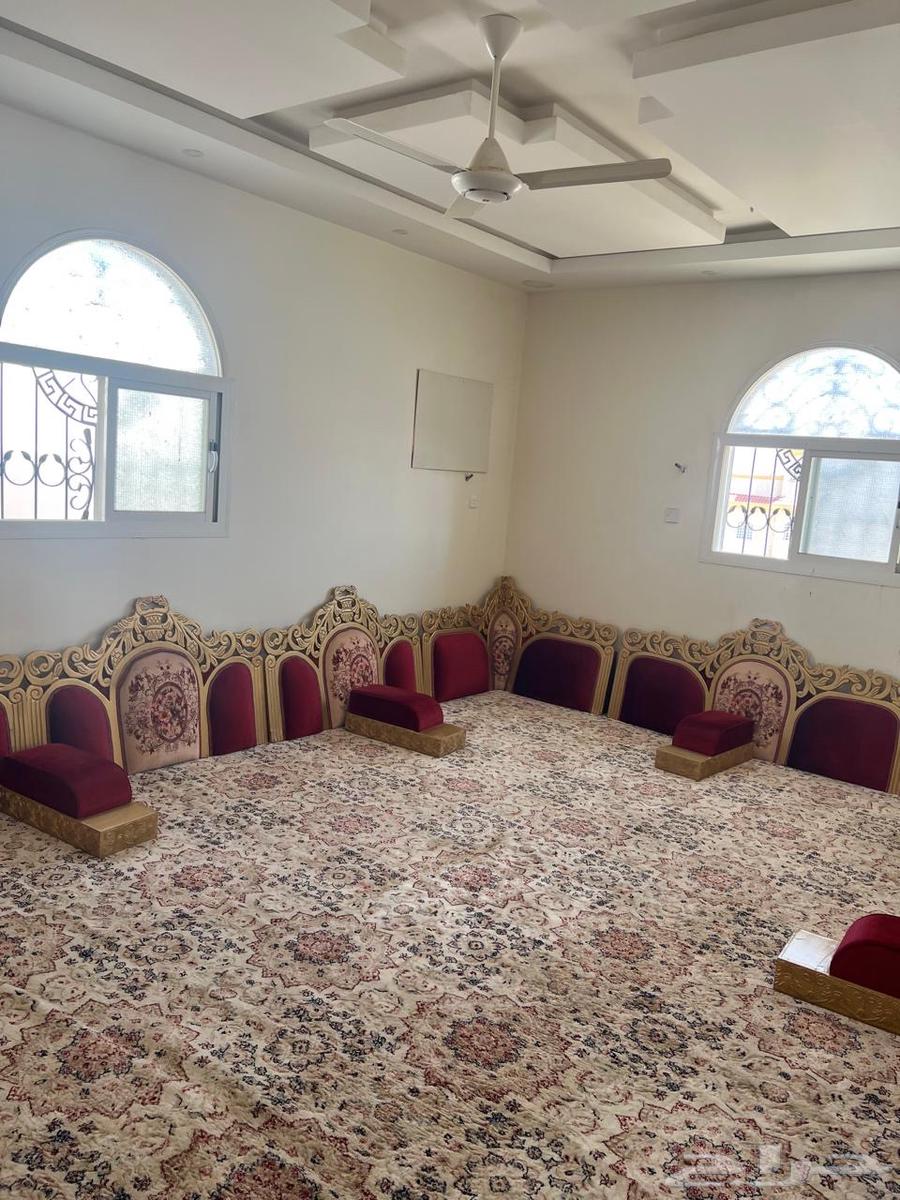 Clean majlis for sale, very clean 900 with condition and the upholstery is clean64529952914305110