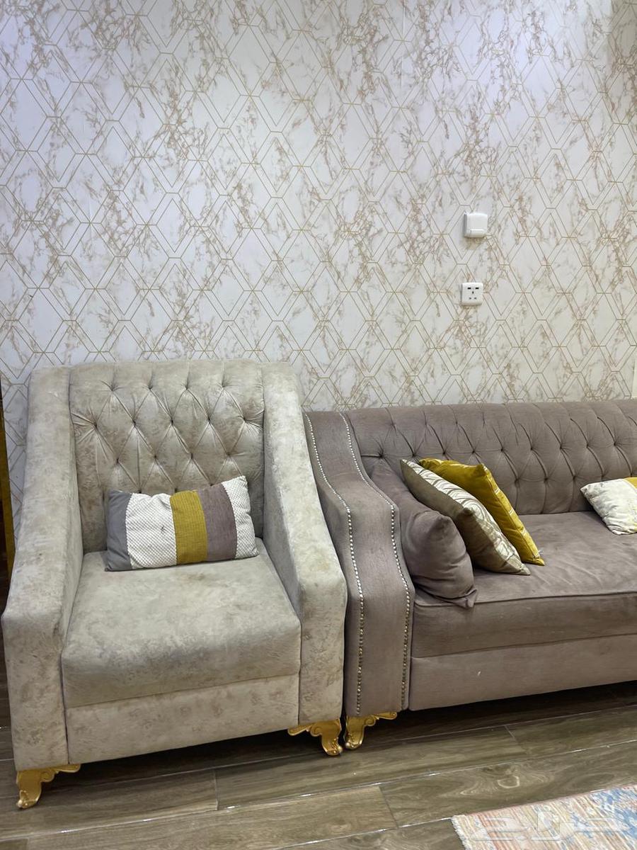 Sofa for sale, also includes a footrest with green wooden supports, looks artistic64533422243586112