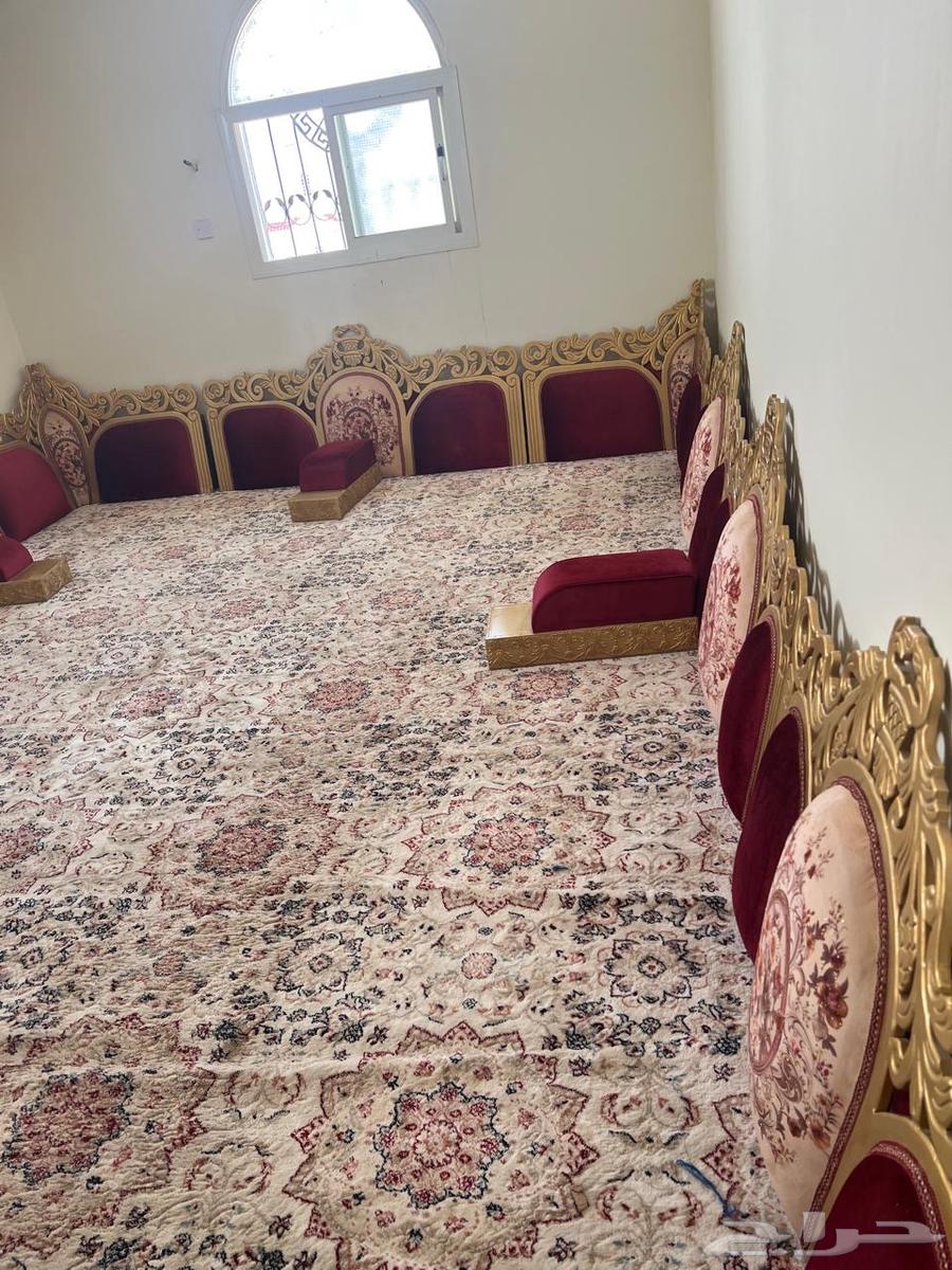 Clean majlis for sale, very clean 900 with condition and the upholstery is clean64529952914305111