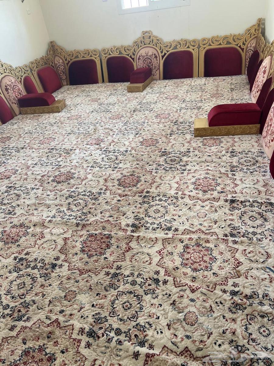 Clean majlis for sale, very clean 900 with condition and the upholstery is clean64529952914305112