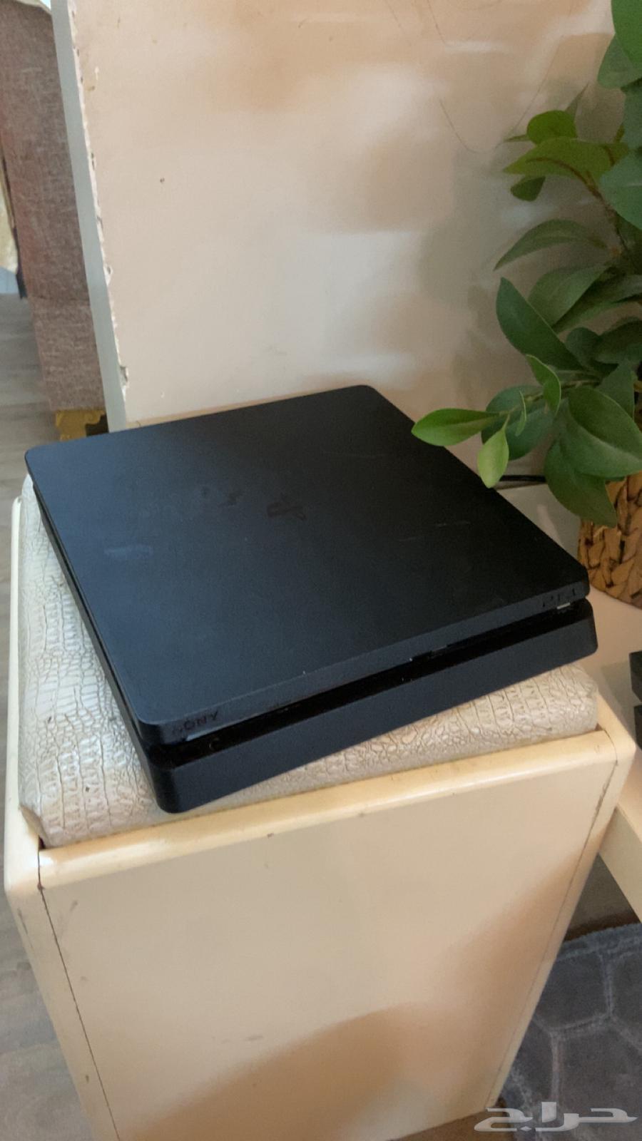 Sony 4 Pro 528 Giga, my brother's new one with controller and tapes64542175801986110