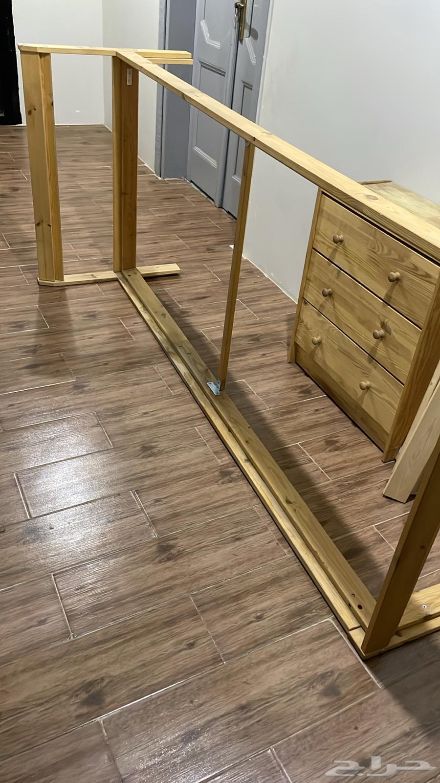 سرير مع كومدينه64535212169346111