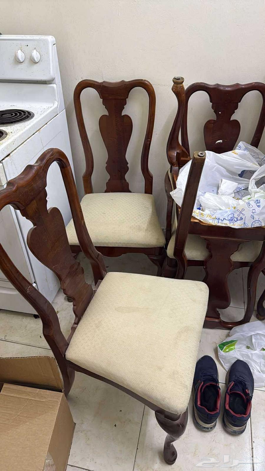Gas stove and dining table with 6 chairs and a large mattress64543125326083112