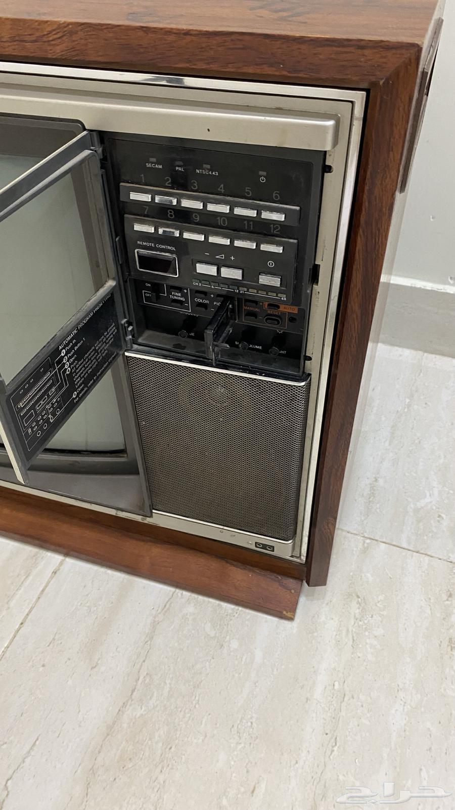 تلفزيون تراثي قديم للبيع على السوم64535485728001111
