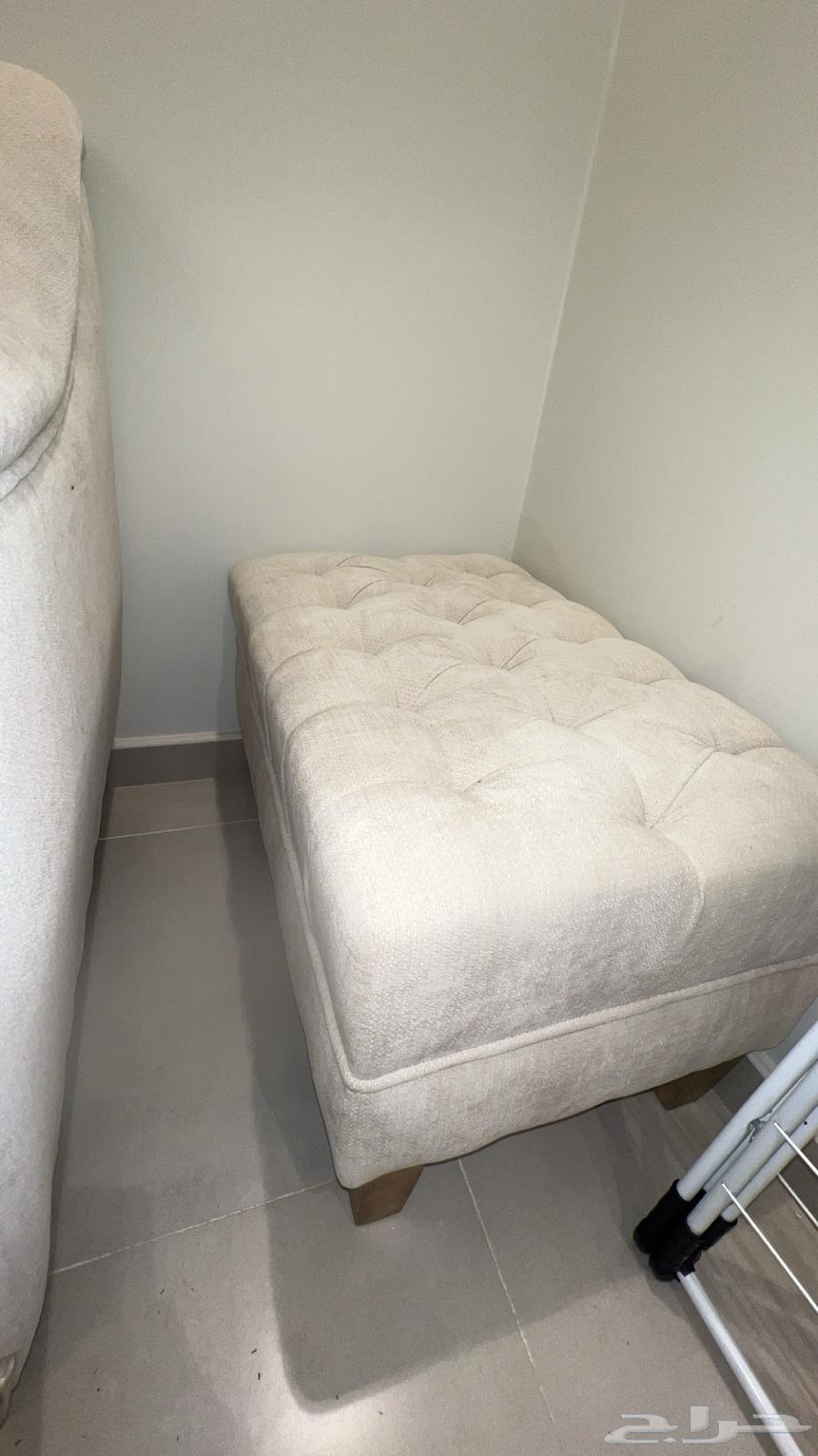 Hello, very new sofa used for 6 months64535288565379114
