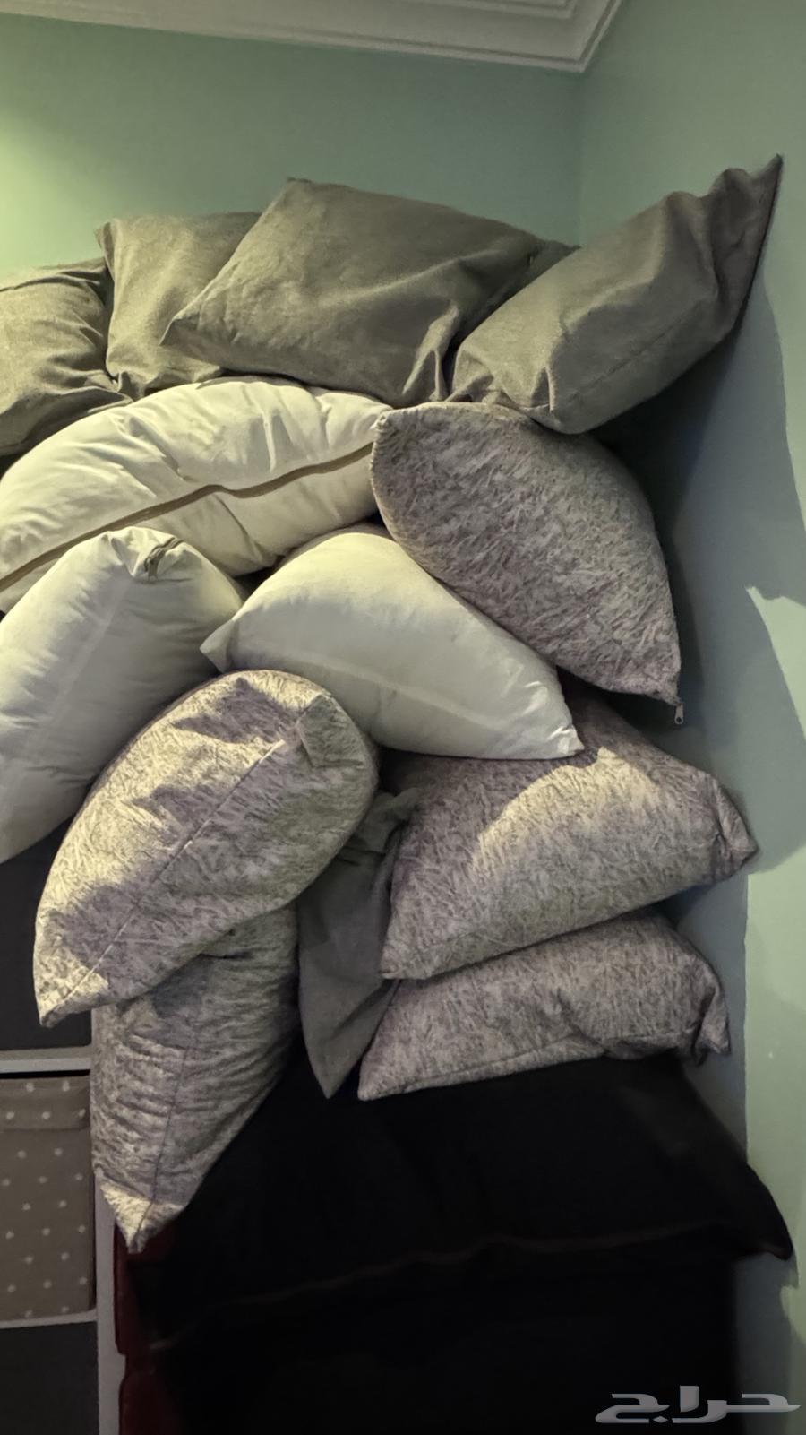 Floor seating session64540423916802110