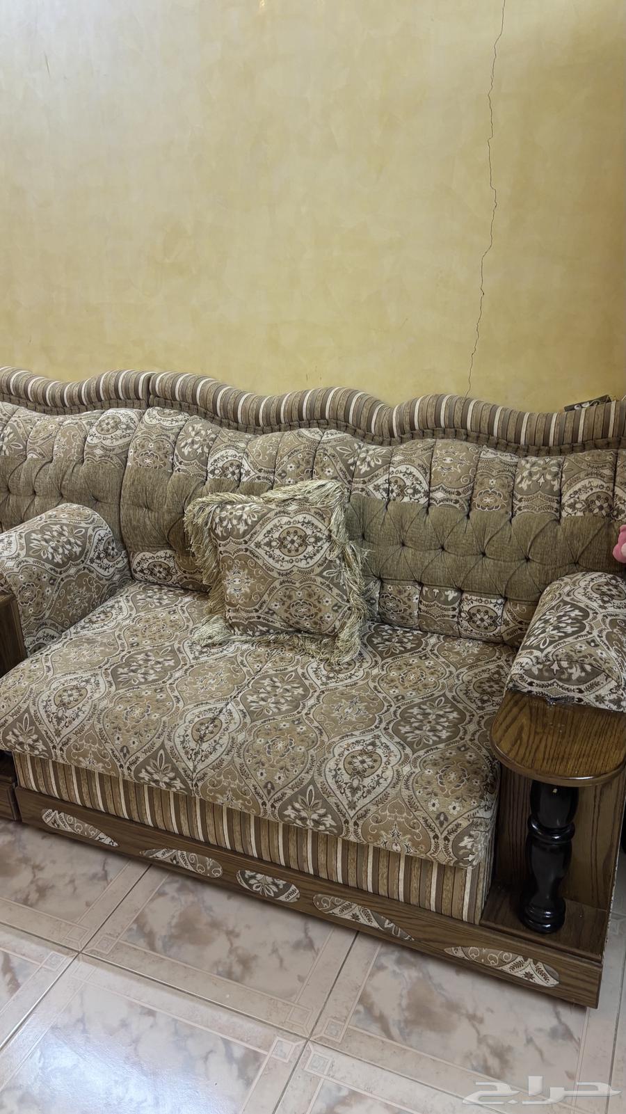 كنب جديد ونظيف64542359423362110