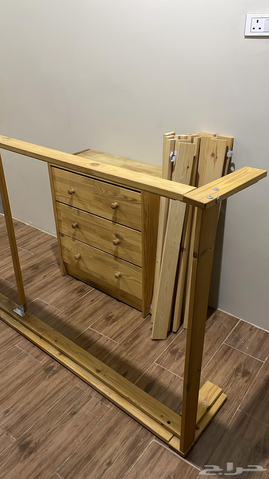 سرير مع كومدينه64535212169346110