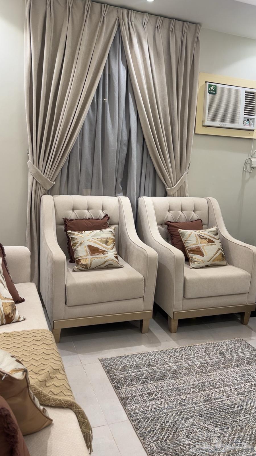 Hello, very new sofa used for 6 months64535288565379113