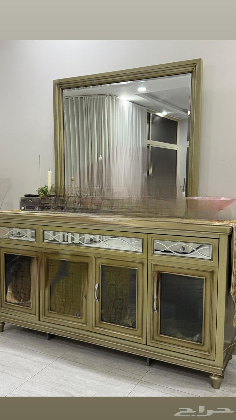 طاولة طعام للبيع مع ملحقاتها64541278692995110