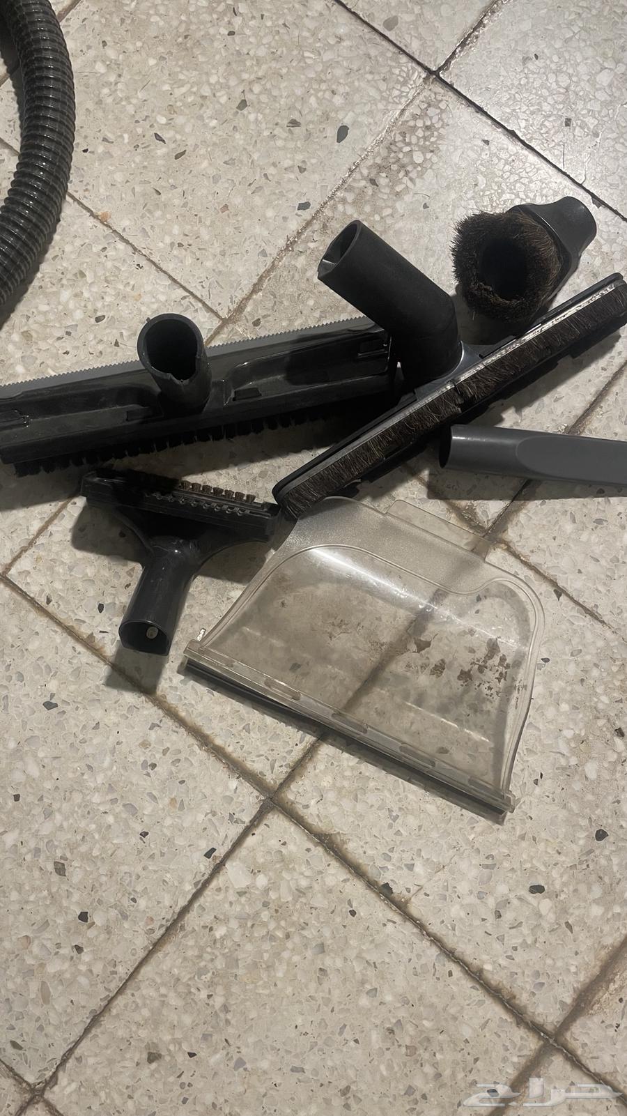 مكنسه نضيفه مافيه ولا خراب استخدمة أربع مرات فقط64542500970113112