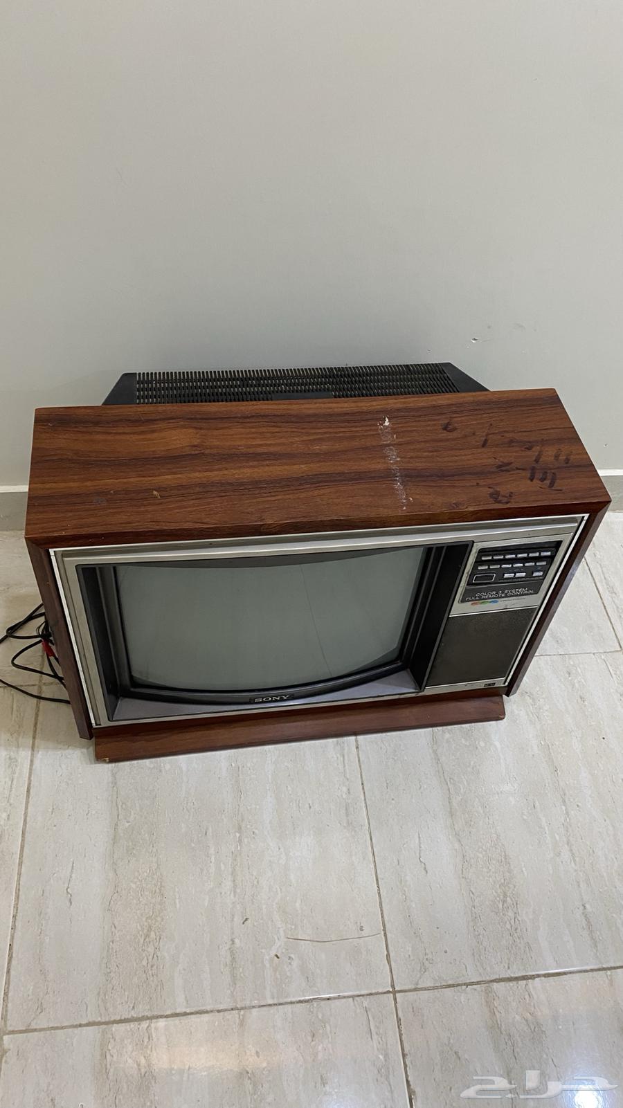 تلفزيون تراثي قديم للبيع على السوم64535485728001110