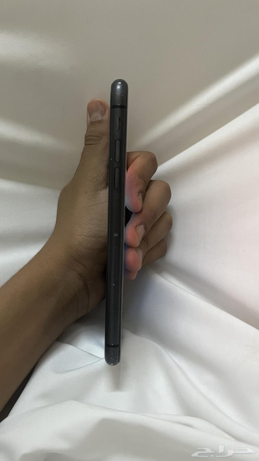 Clean iPhone 11, no issues64540238312707112