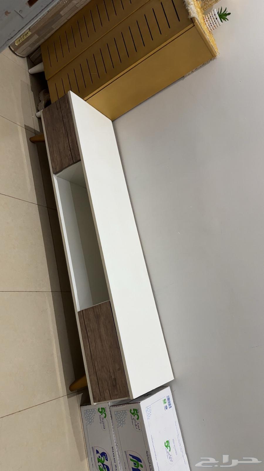 Television office64540765892993111