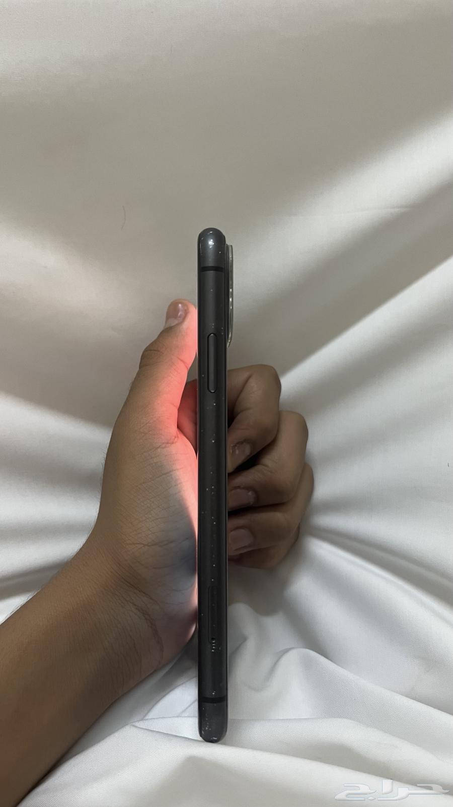 Clean iPhone 11, no issues64540238312707113