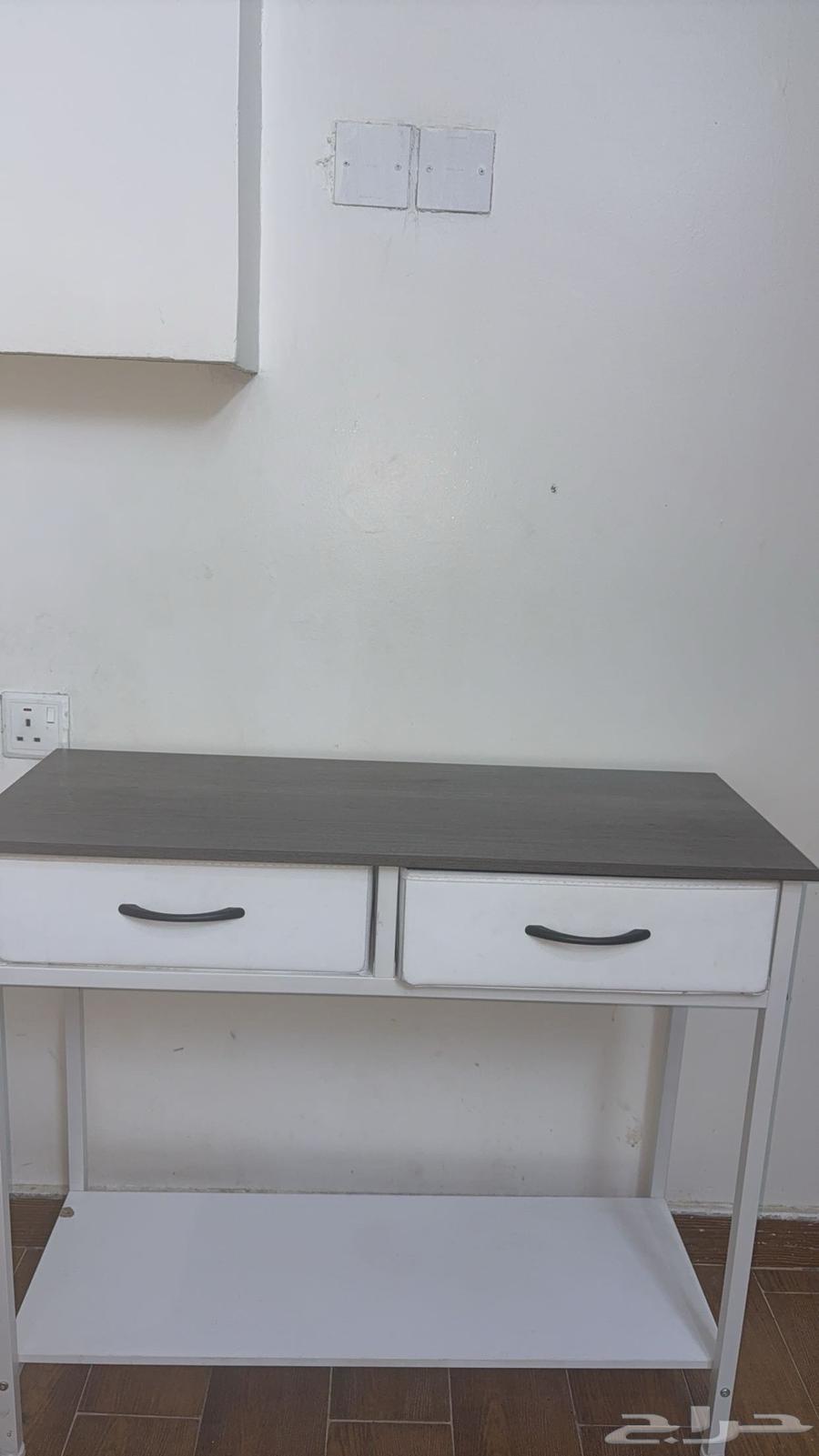 New table, maximum 200 riyals64537393907970111