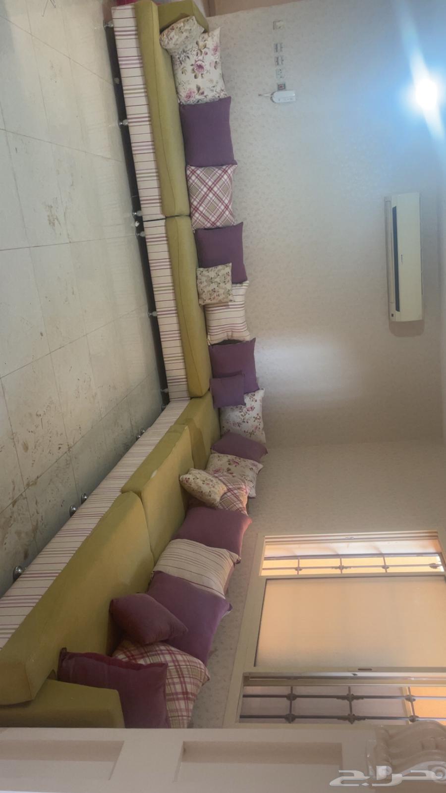 Five-piece sofa in semi-good condition64539613476865112