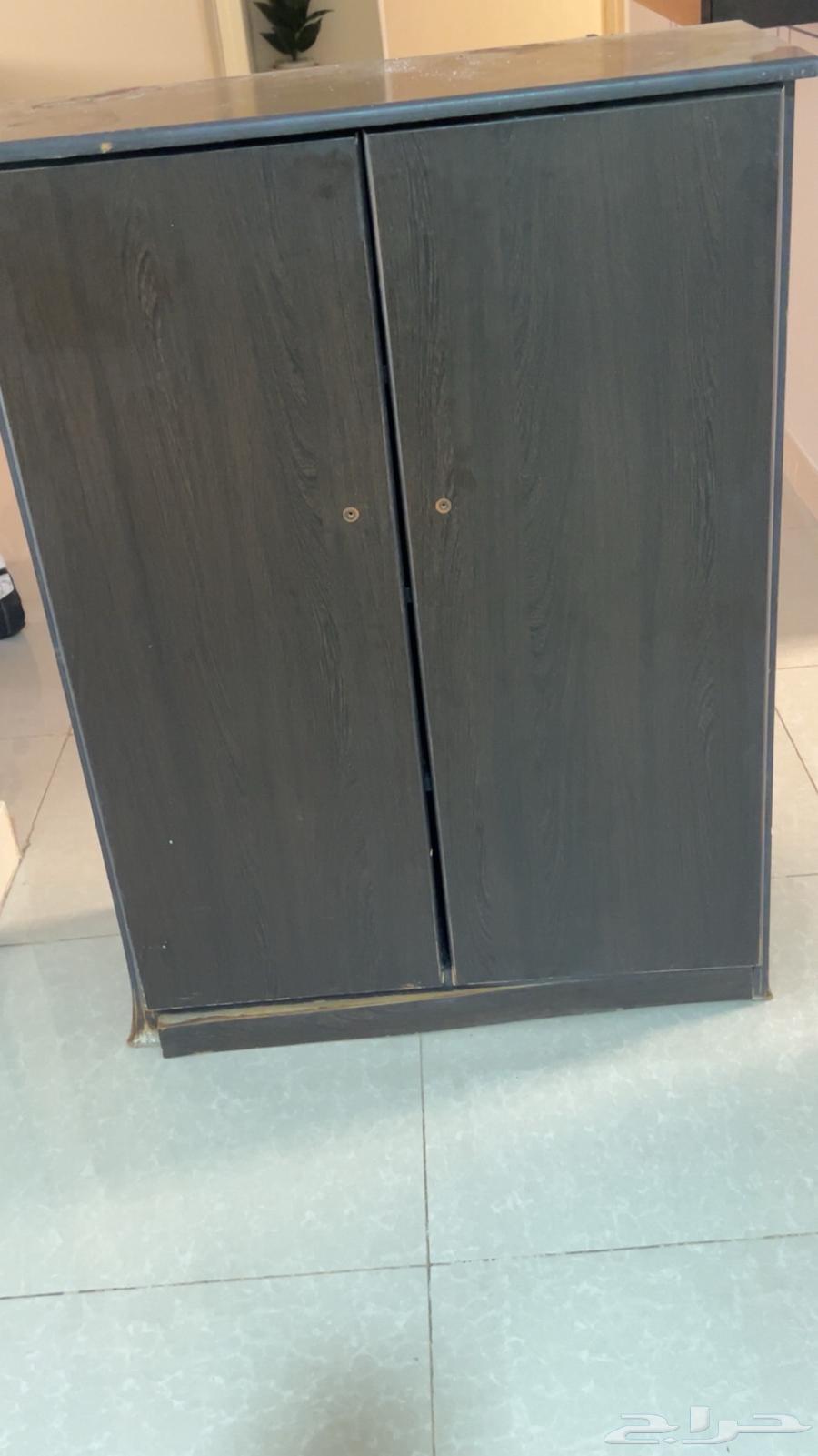 A large closet with minor defects underneath64540252503938110