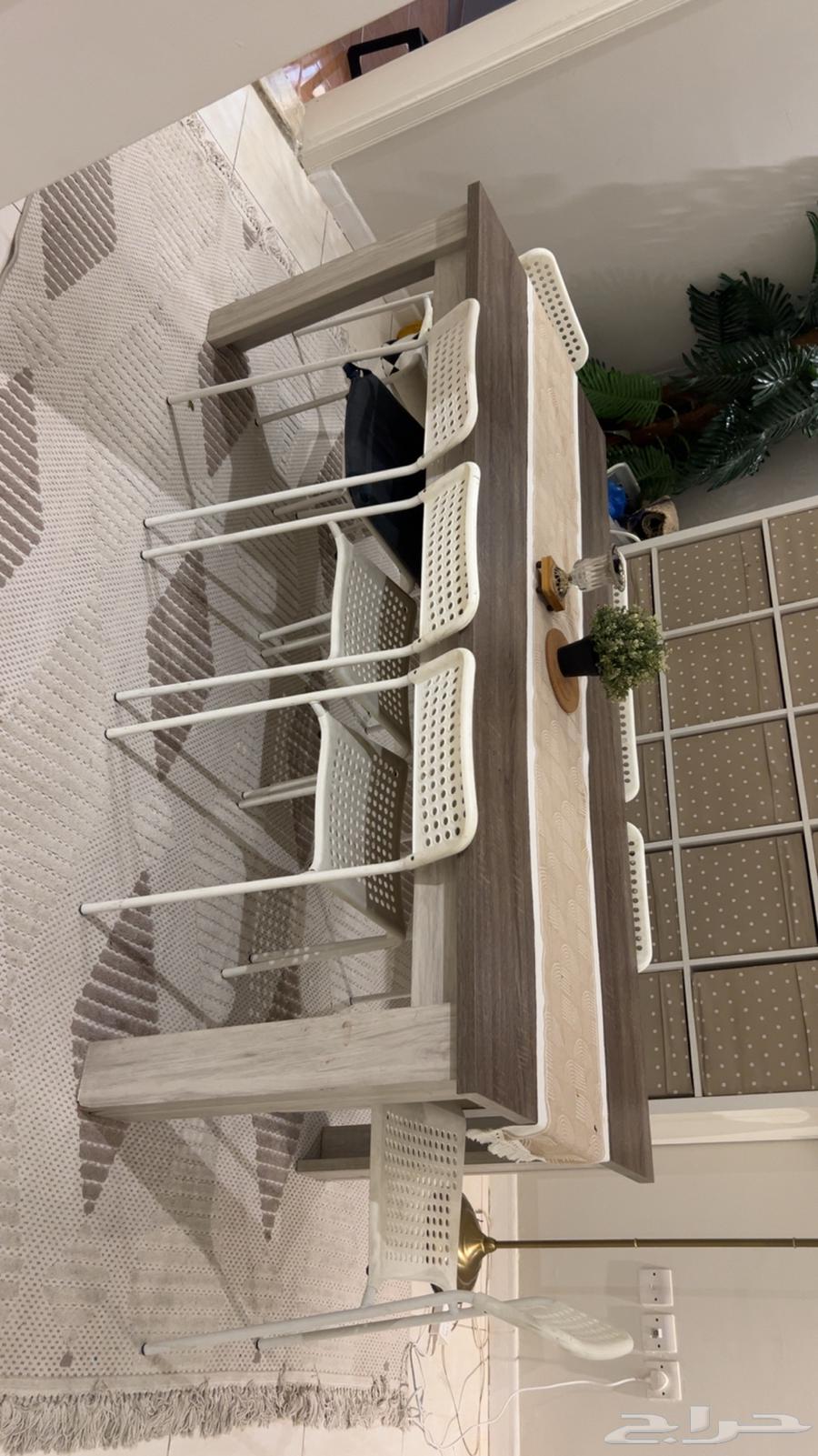 Dining table with 8 chairs64536864633345112