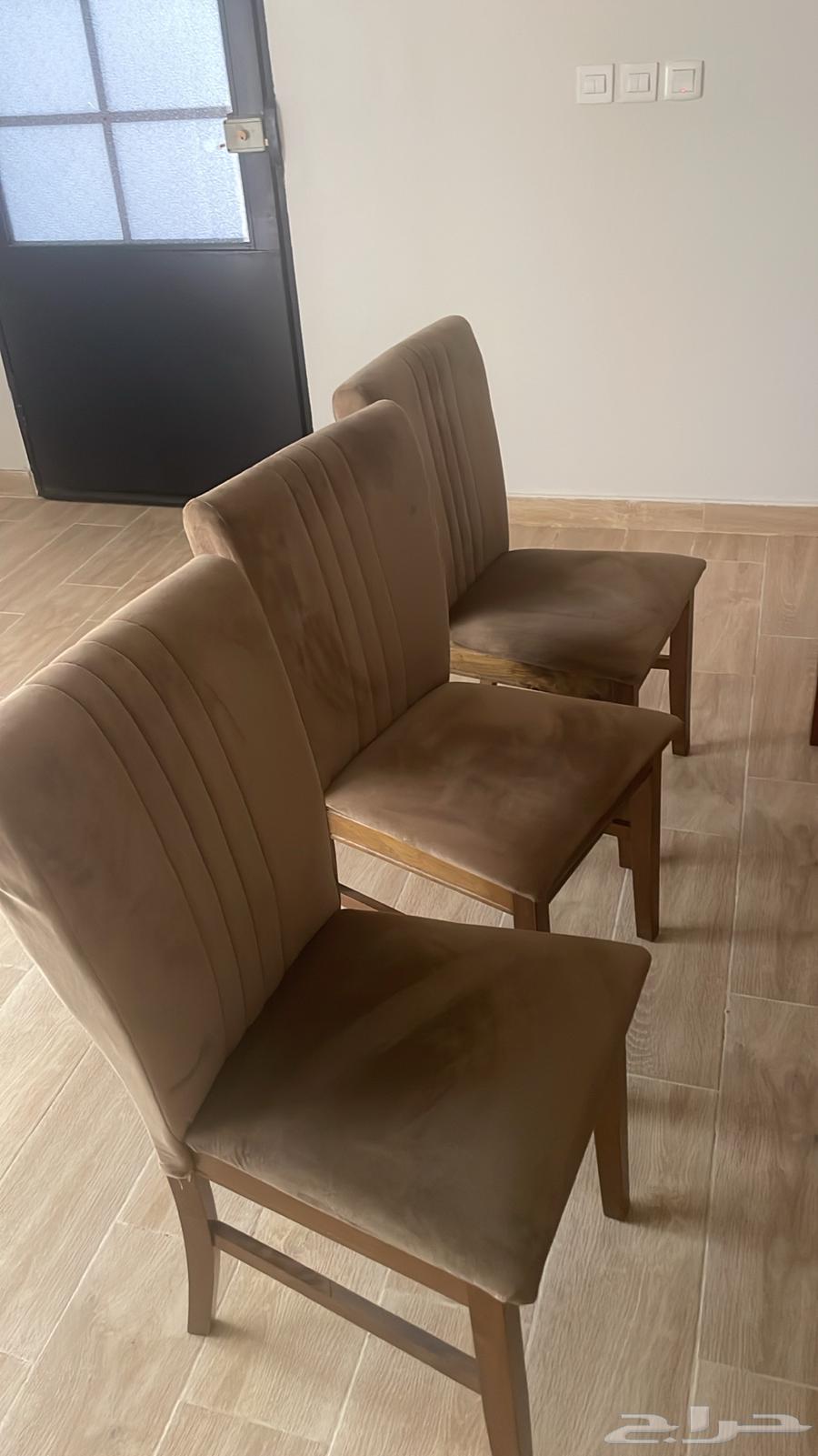 Table and buffet with 8 chairs64537449642626111